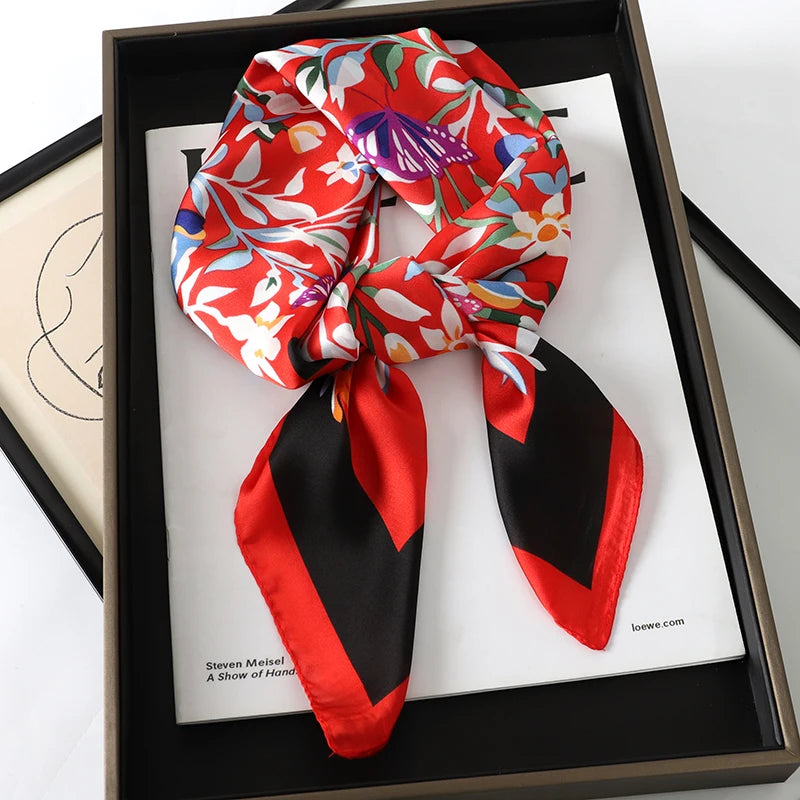 Foulard 70×70 — Imprimé Luxe Satiné