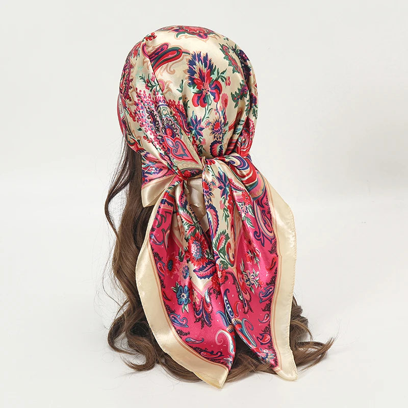 Foulard Carré Satin Graphique · Scarf — 90×90
