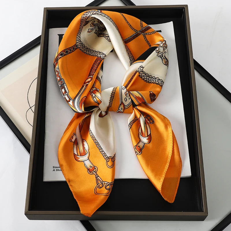 Foulard 70×70 — Imprimé Luxe Satiné