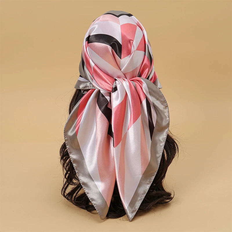 Foulard Carré Satin Graphique · Scarf — 90×90