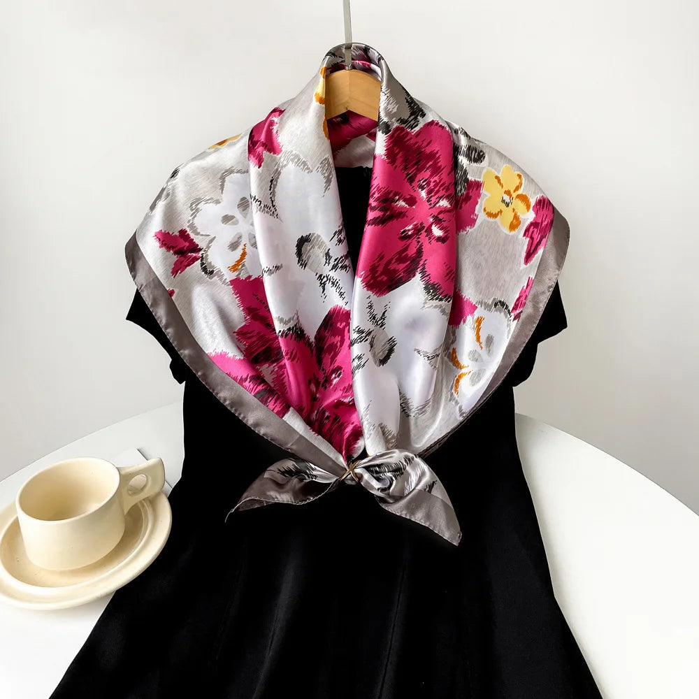 Foulard Carré Satin Graphique · Scarf — 90×90