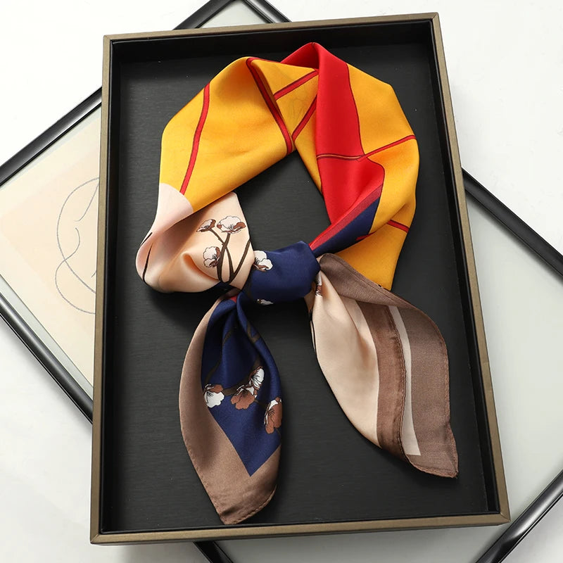 Foulard 70×70 — Imprimé Luxe Satiné