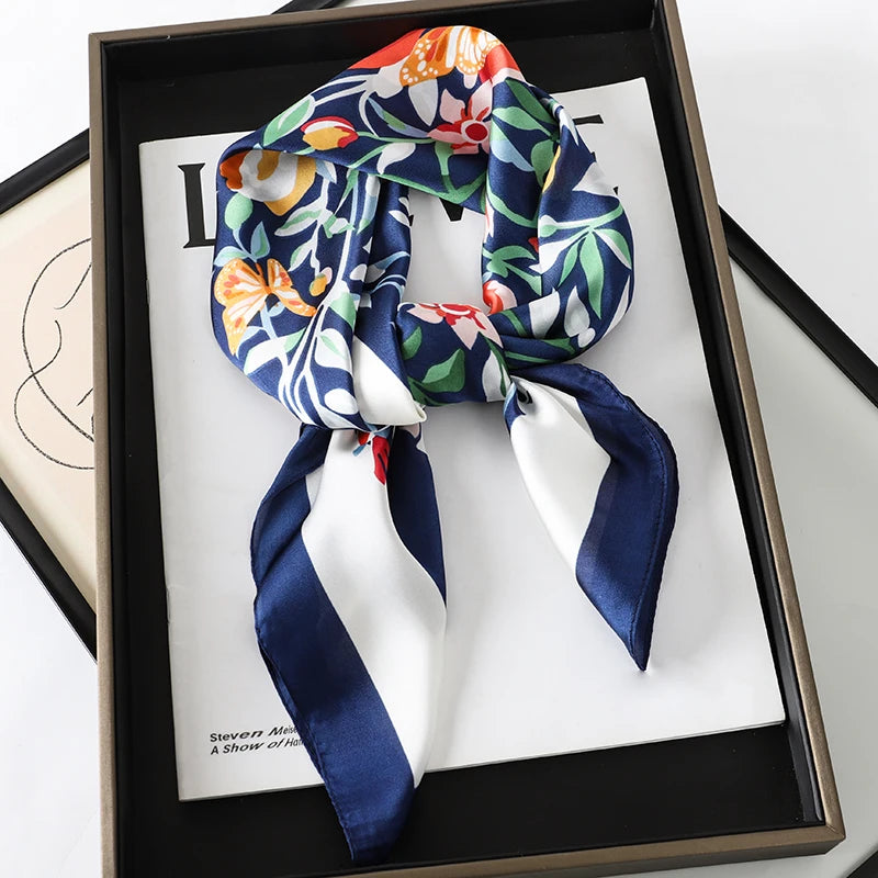 Foulard 70×70 — Imprimé Luxe Satiné