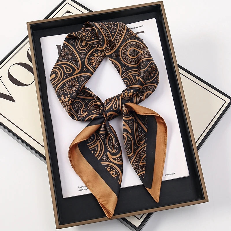 Foulard 70×70 — Imprimé Floral Bohème