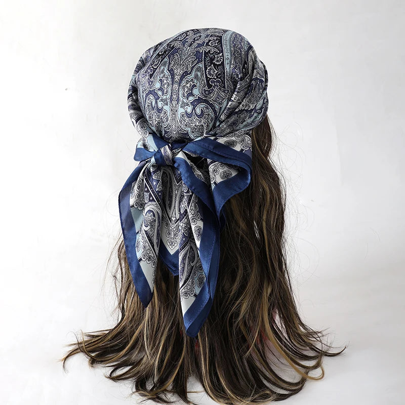 Foulard 70×70 — Imprimé Floral Bohème