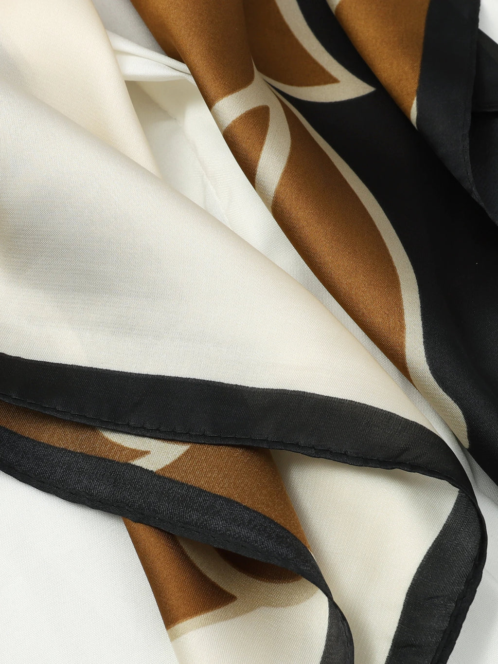 Foulard 70×70 — Imprimé Luxe Satiné