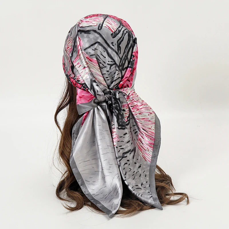 Foulard Carré Satin Graphique · Scarf — 90×90