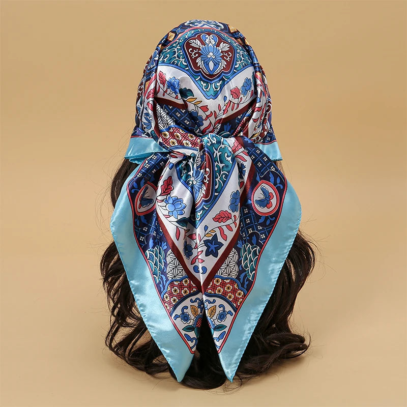 Foulard Carré Satin Graphique · Scarf — 90×90