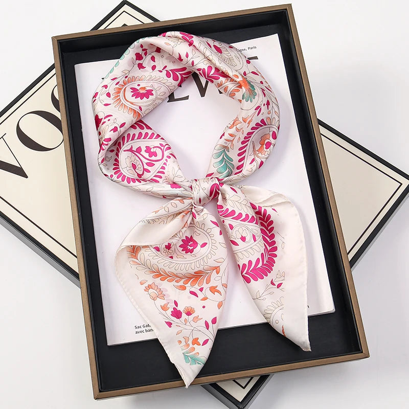 Foulard 70×70 — Imprimé Floral Bohème