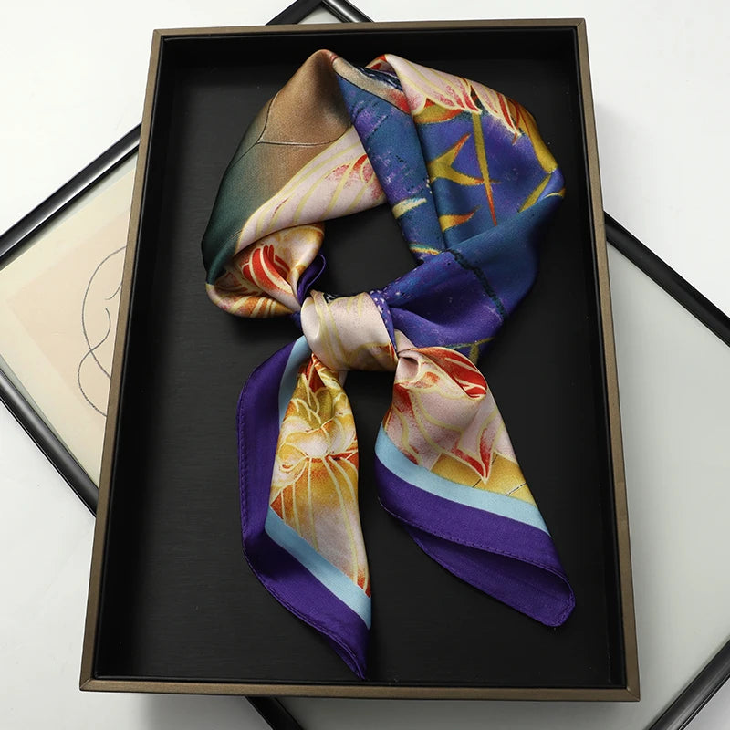Foulard 70×70 — Imprimé Luxe Satiné