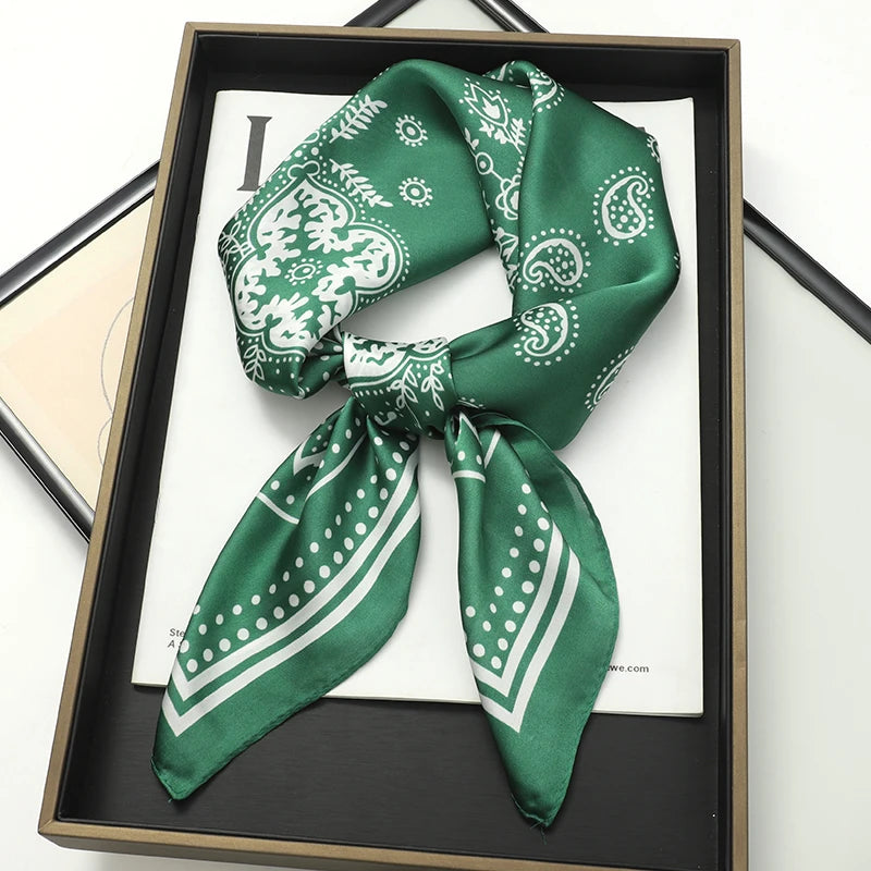 Foulard 70×70 — Imprimé Luxe Satiné