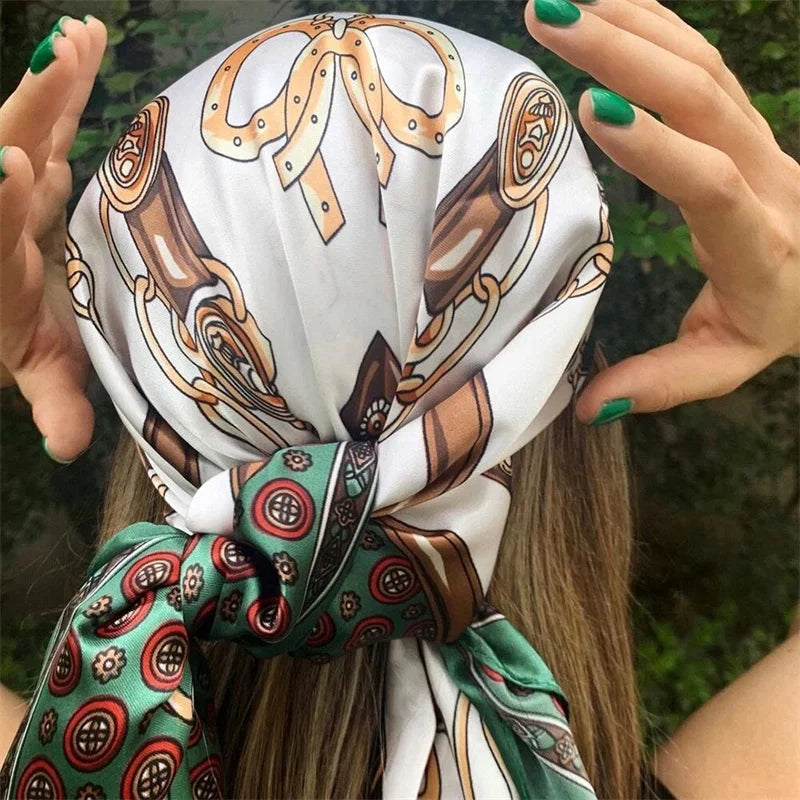 Foulard Carré Satin Graphique · Scarf — 90×90