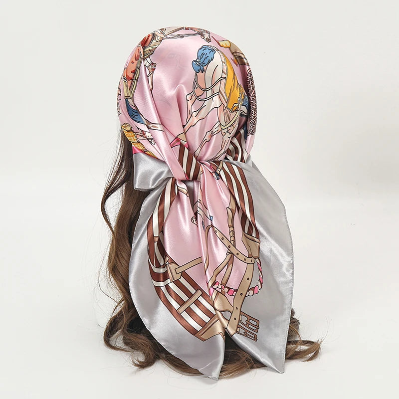 Foulard Carré Satin Graphique · Scarf — 90×90
