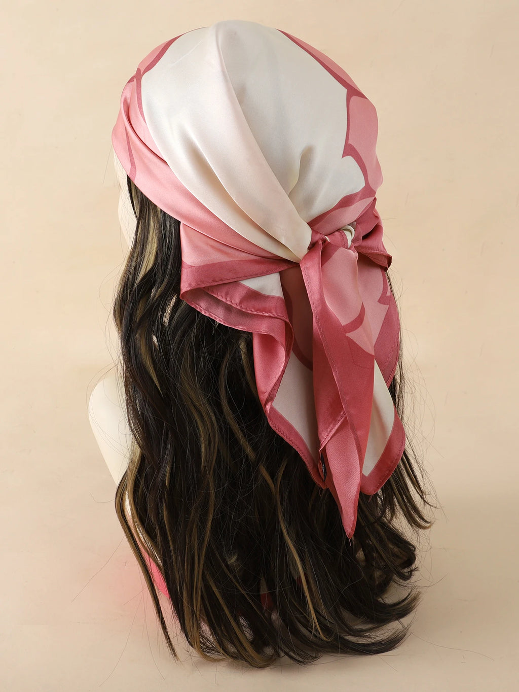 Foulard 70×70 — Imprimé Luxe Satiné