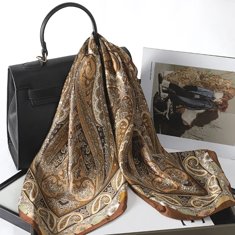 Foulard 70×70 — Imprimé Floral Bohème