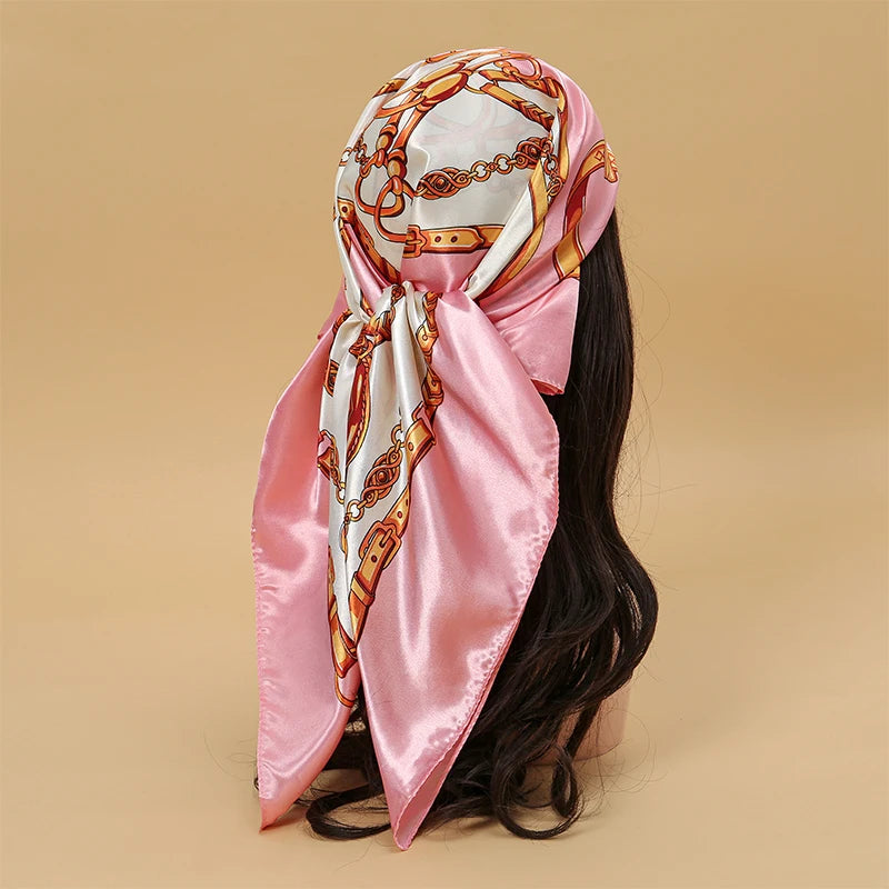Foulard Carré Satin Graphique · Scarf — 90×90