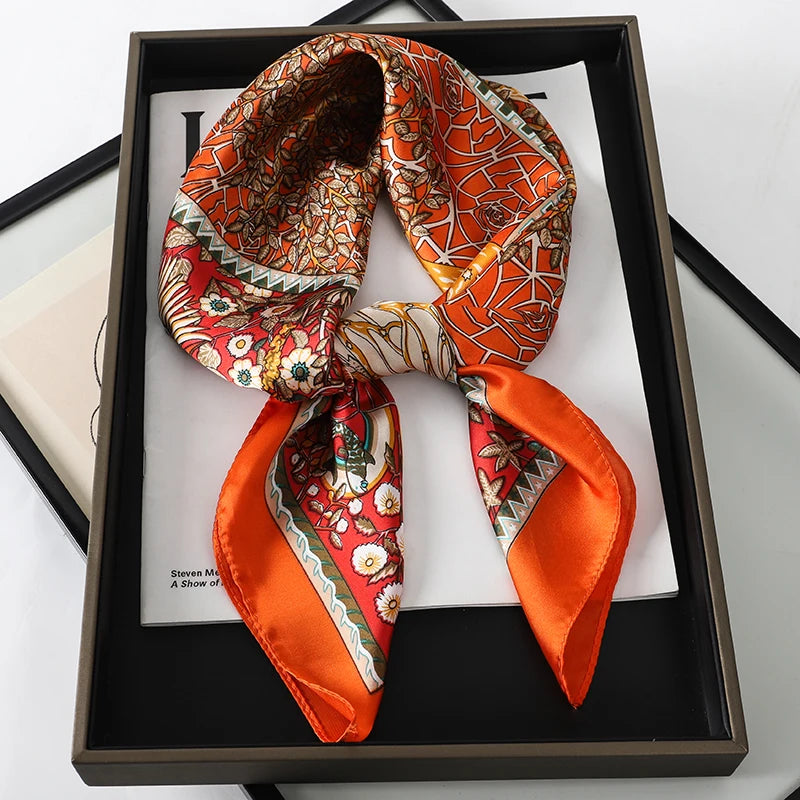 Foulard 70×70 — Imprimé Luxe Satiné