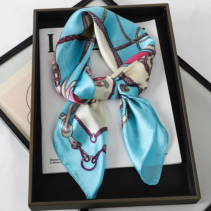 Foulard 70×70 — Imprimé Luxe Satiné