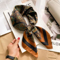 Foulard 70×70 — Imprimé Luxe Satiné
