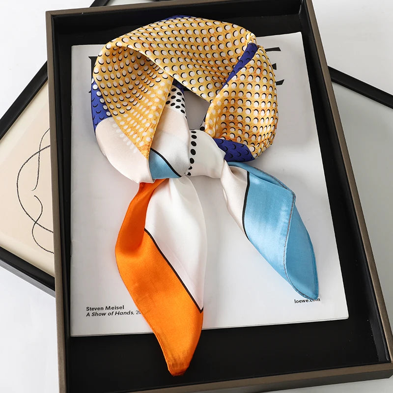 Foulard 70×70 — Imprimé Luxe Satiné
