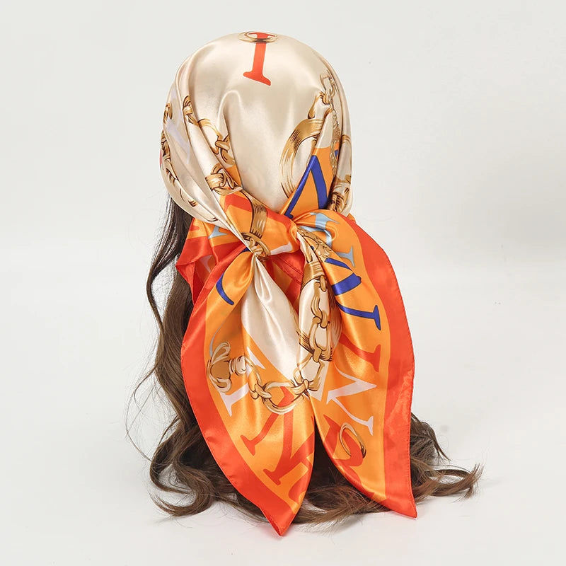 Foulard Carré Satin Graphique · Scarf — 90×90