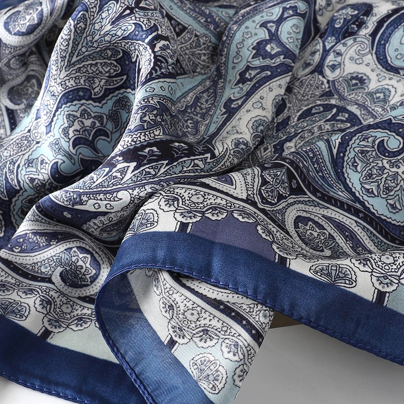 Foulard 70×70 — Imprimé Floral Bohème