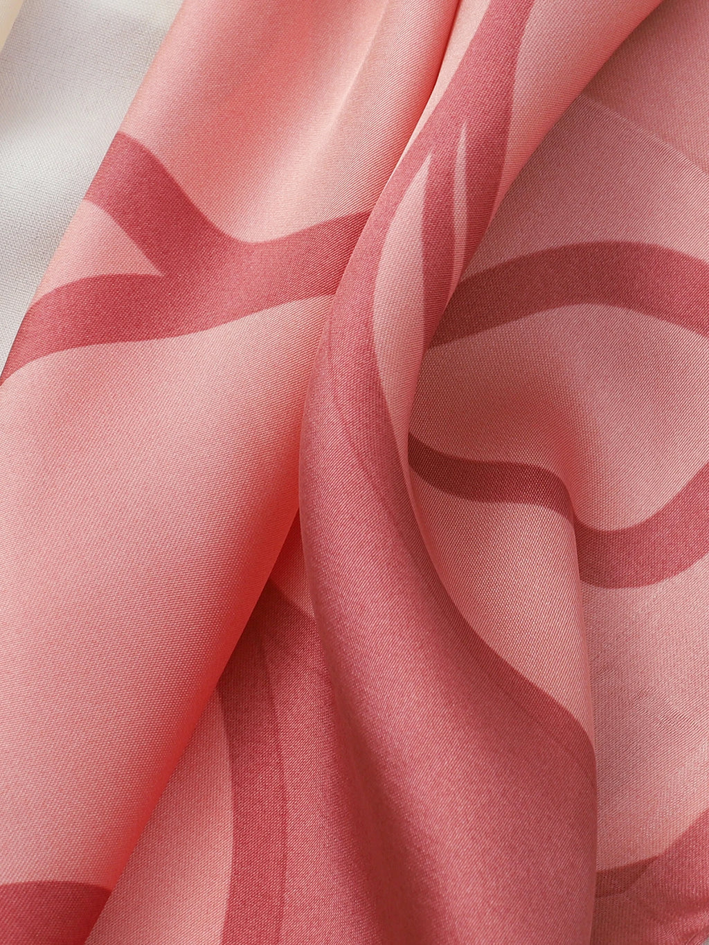 Foulard 70×70 — Imprimé Luxe Satiné