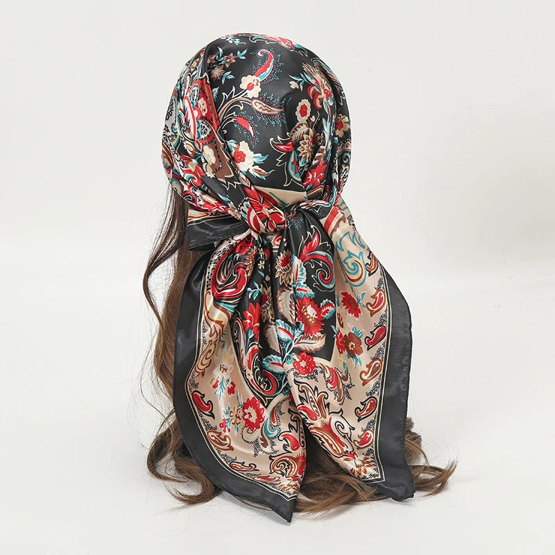 Foulard Carré Satin Graphique · Scarf — 90×90