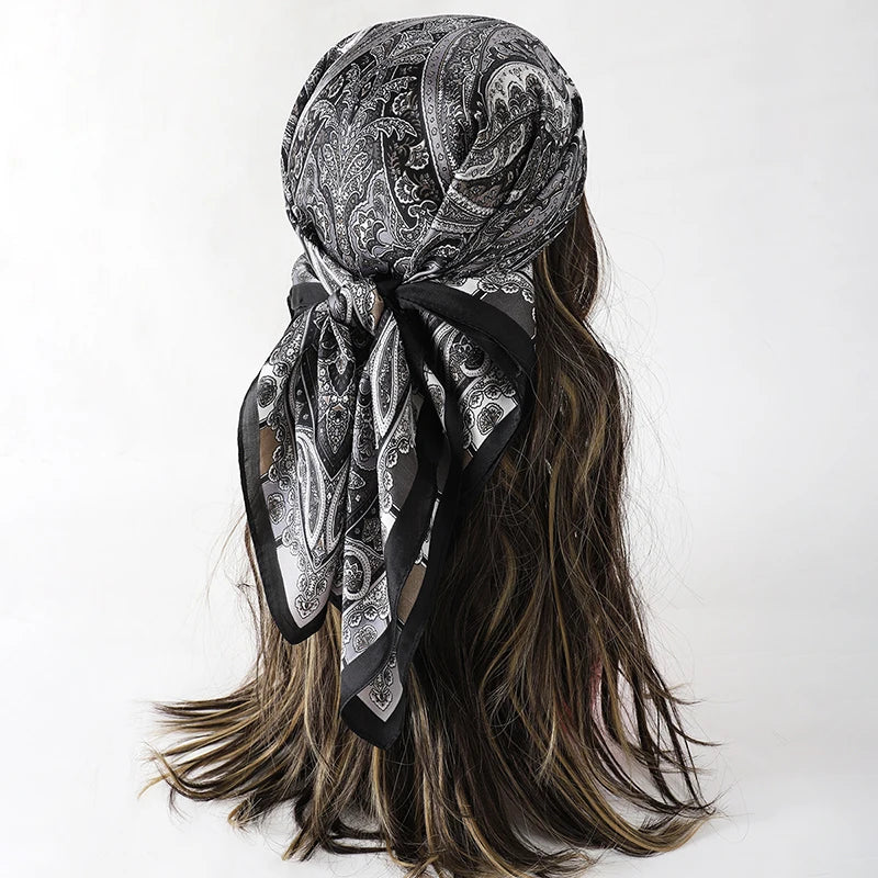 Foulard 70×70 — Imprimé Floral Bohème
