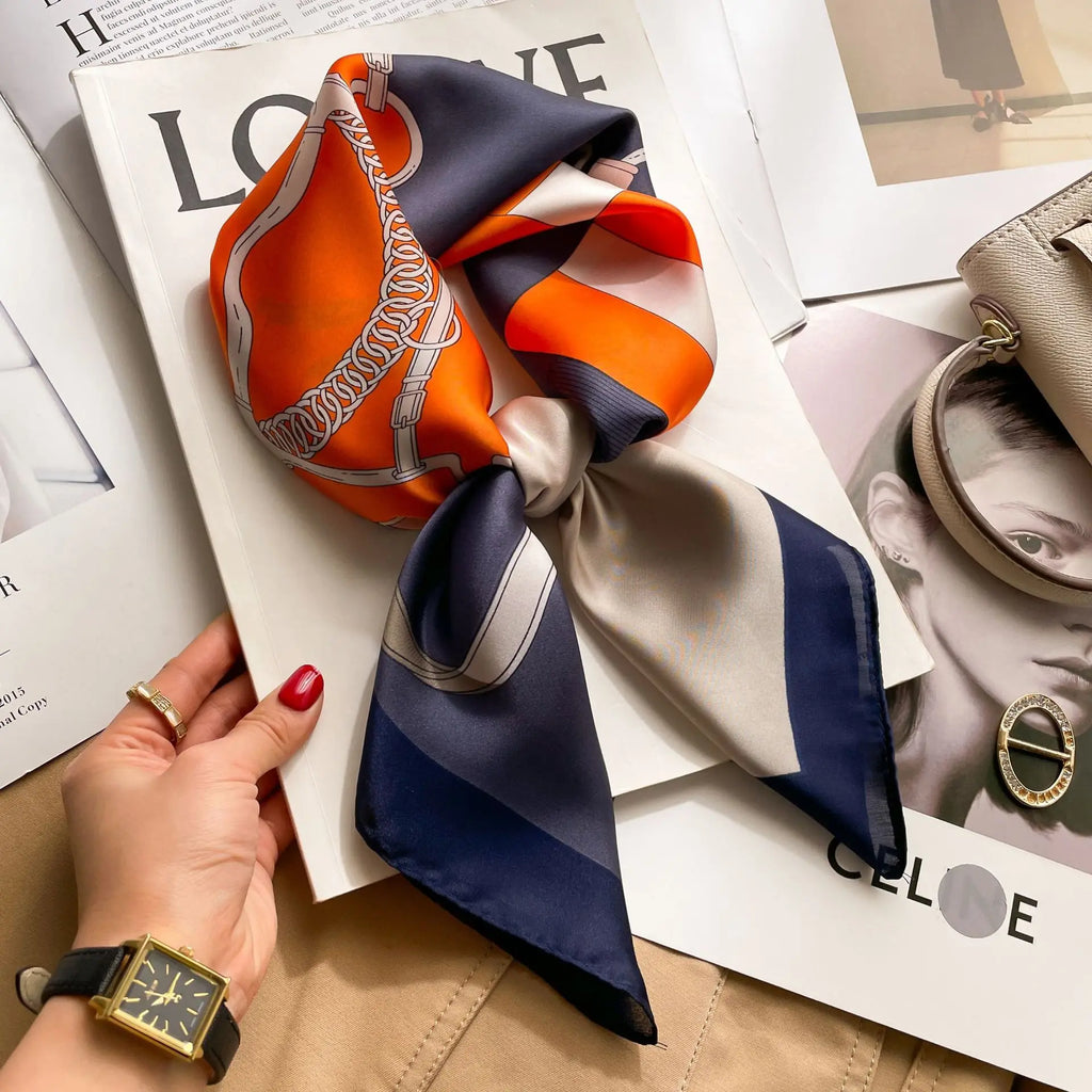 Foulard 70×70 — Imprimé Luxe Satiné