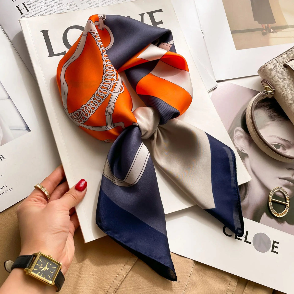 Foulard 70×70 — Imprimé Luxe Satiné