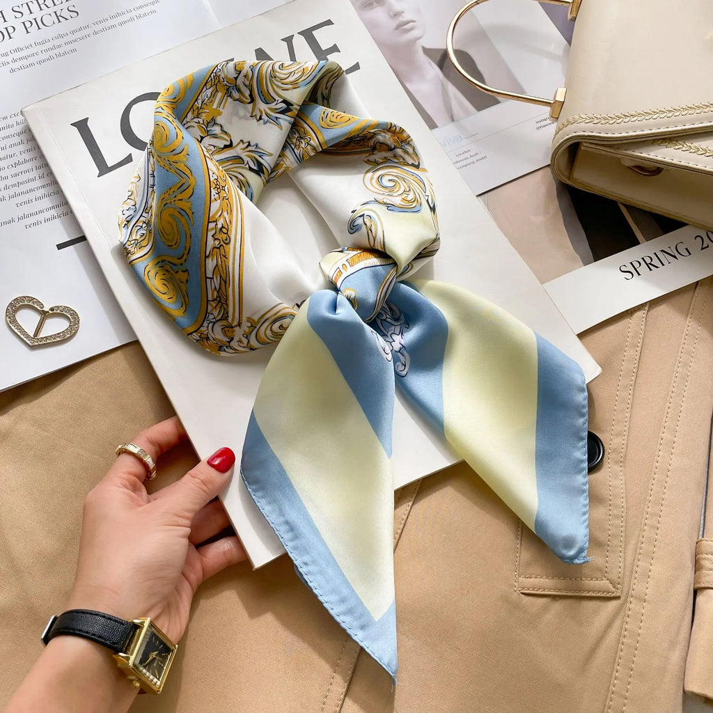 Foulard 70×70 — Imprimé Luxe Satiné