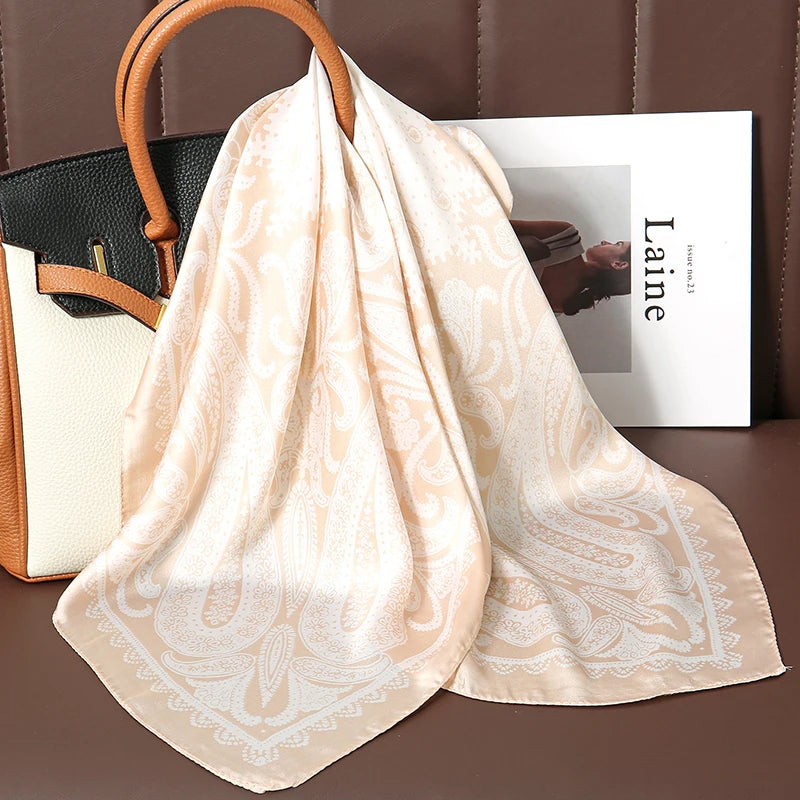 Foulard 70×70 — Imprimé Floral Bohème