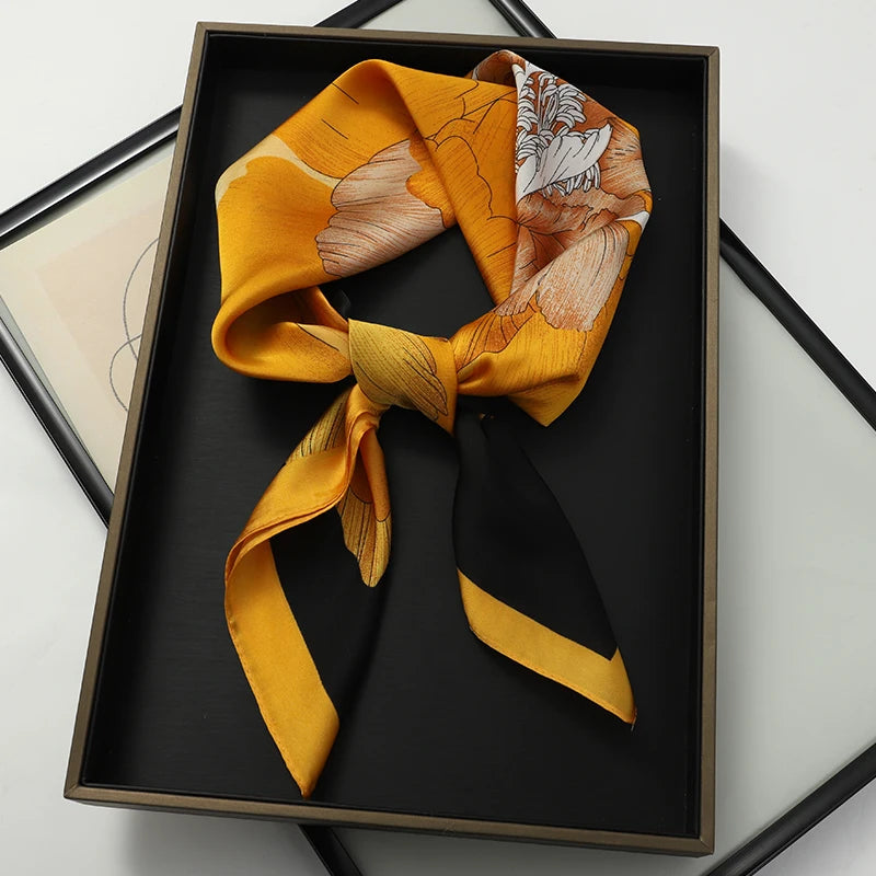 Foulard 70×70 — Imprimé Luxe Satiné