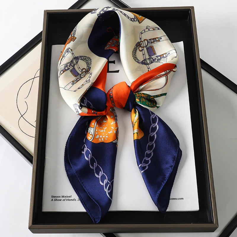 Foulard 70×70 — Imprimé Luxe Satiné