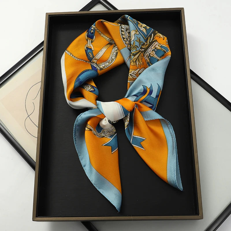 Foulard 70×70 — Imprimé Luxe Satiné
