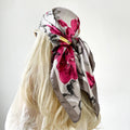 Foulard Carré Satin Graphique · Scarf — 90×90