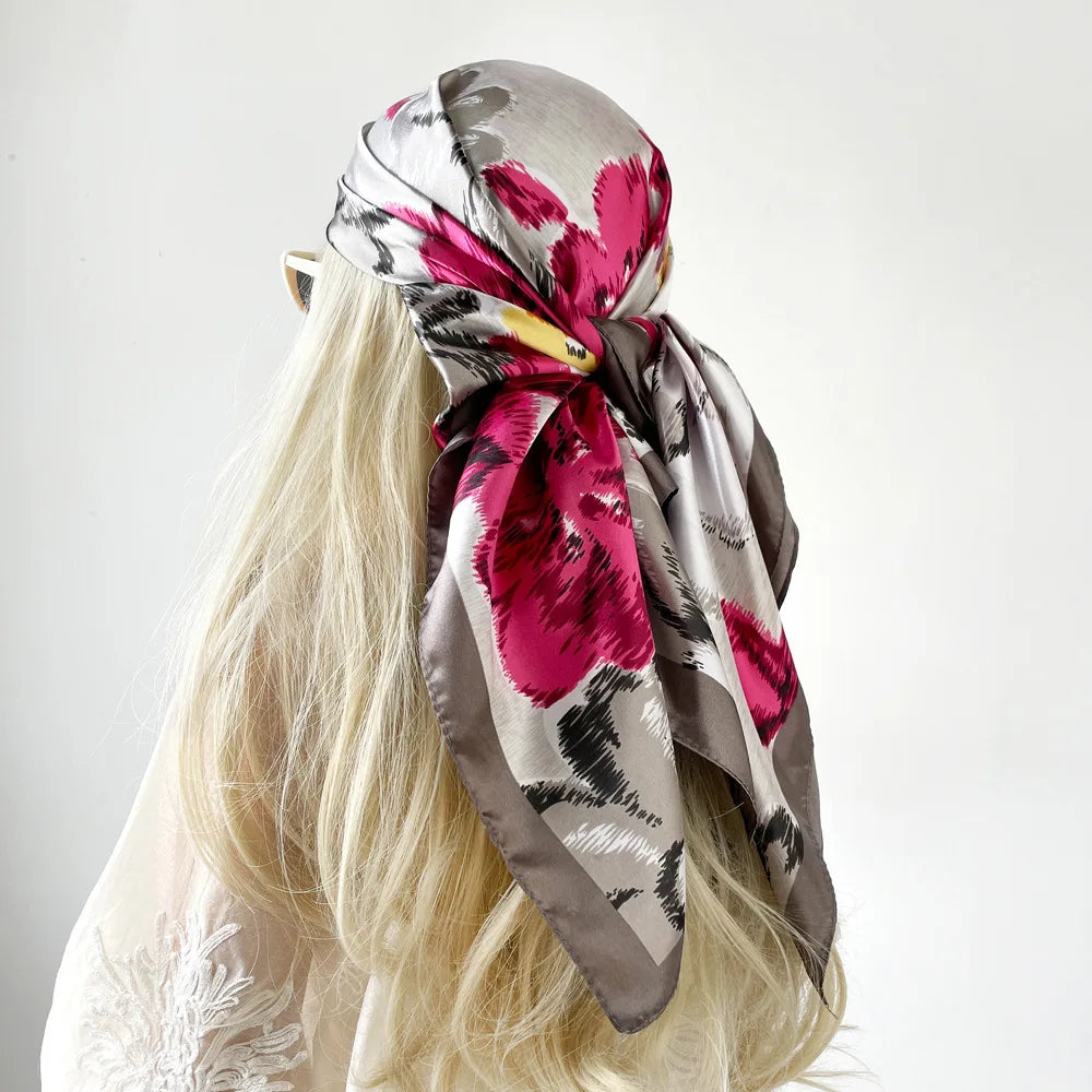Foulard Carré Satin Graphique · Scarf — 90×90
