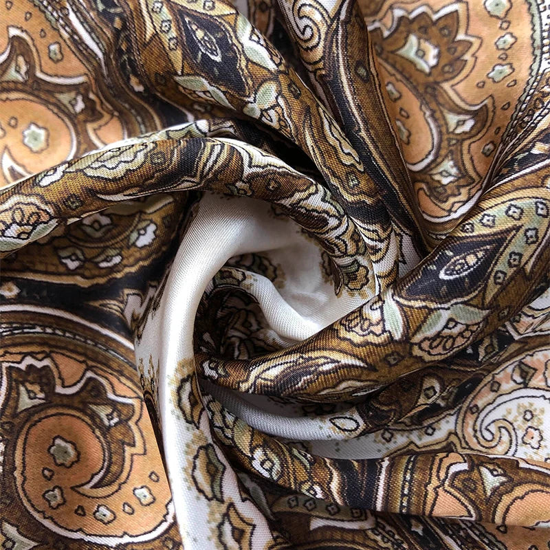 Foulard 70×70 — Imprimé Floral Bohème
