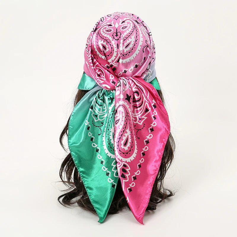 Foulard Carré Satin Graphique · Scarf — 90×90