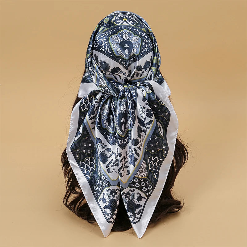 Foulard Carré Satin Graphique · Scarf — 90×90