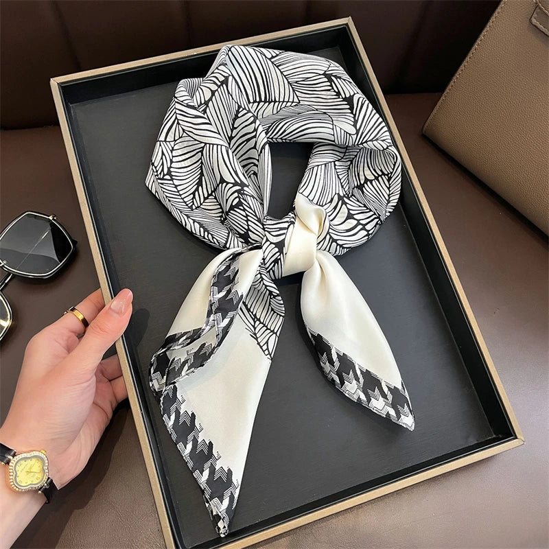 Foulard 70×70 — Imprimé Floral Bohème