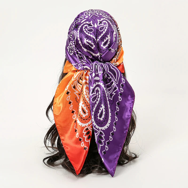 Foulard Carré Satin Graphique · Scarf — 90×90