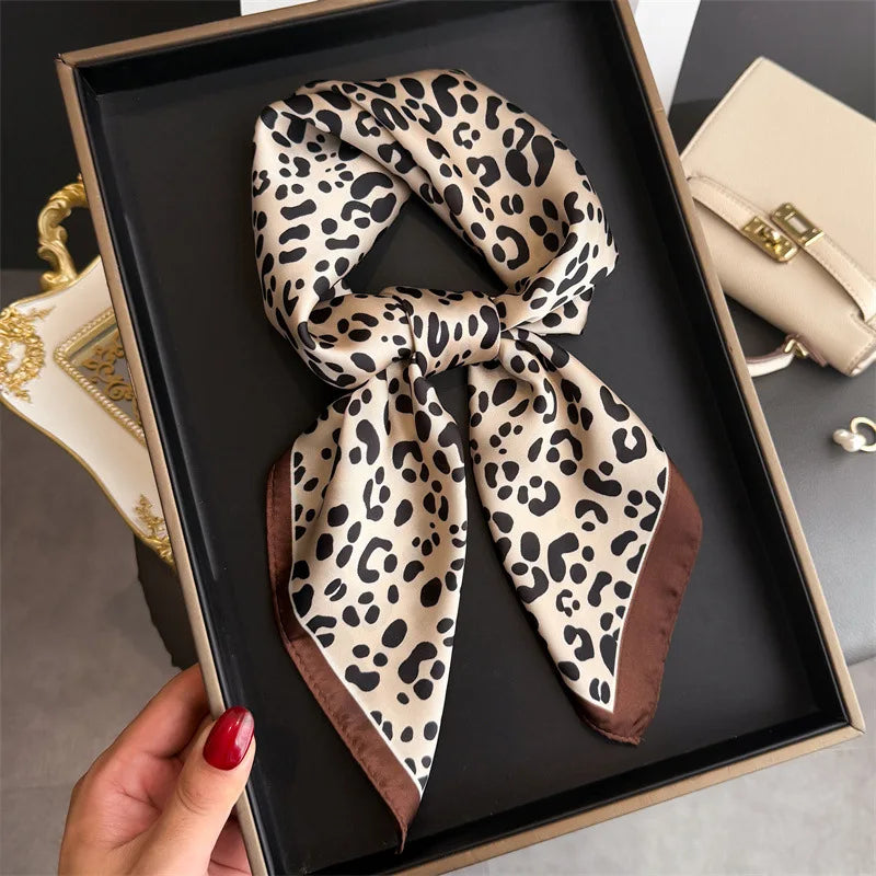 Foulard 70×70 — Imprimé Floral Bohème