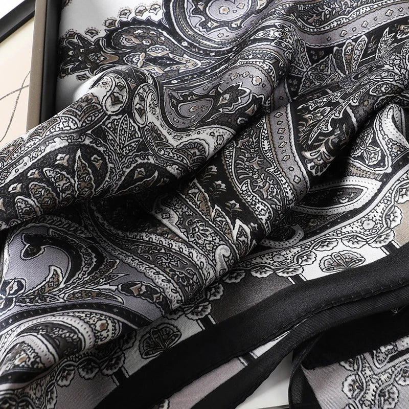 Foulard 70×70 — Imprimé Floral Bohème