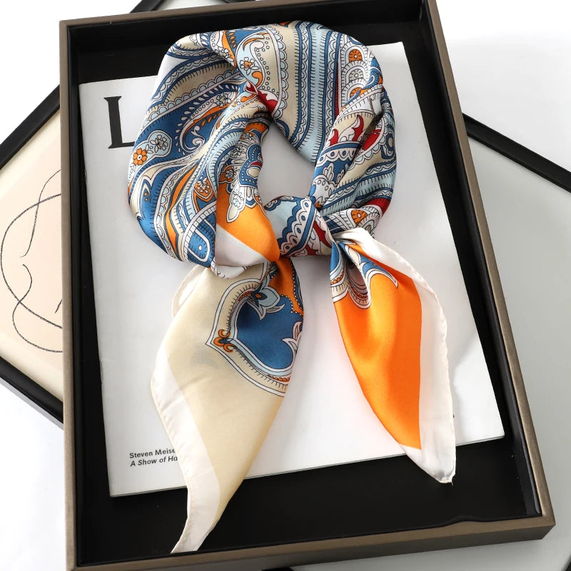 Foulard 70×70 — Imprimé Luxe Satiné