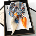Foulard 70×70 — Imprimé Luxe Satiné
