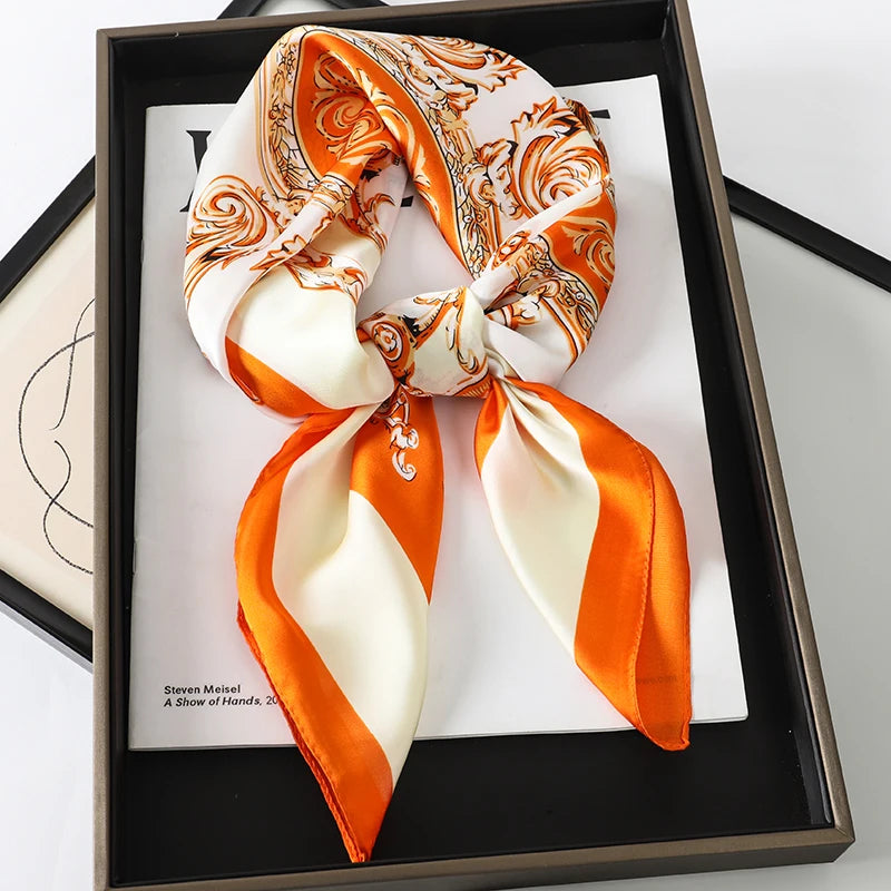 Foulard 70×70 — Imprimé Luxe Satiné