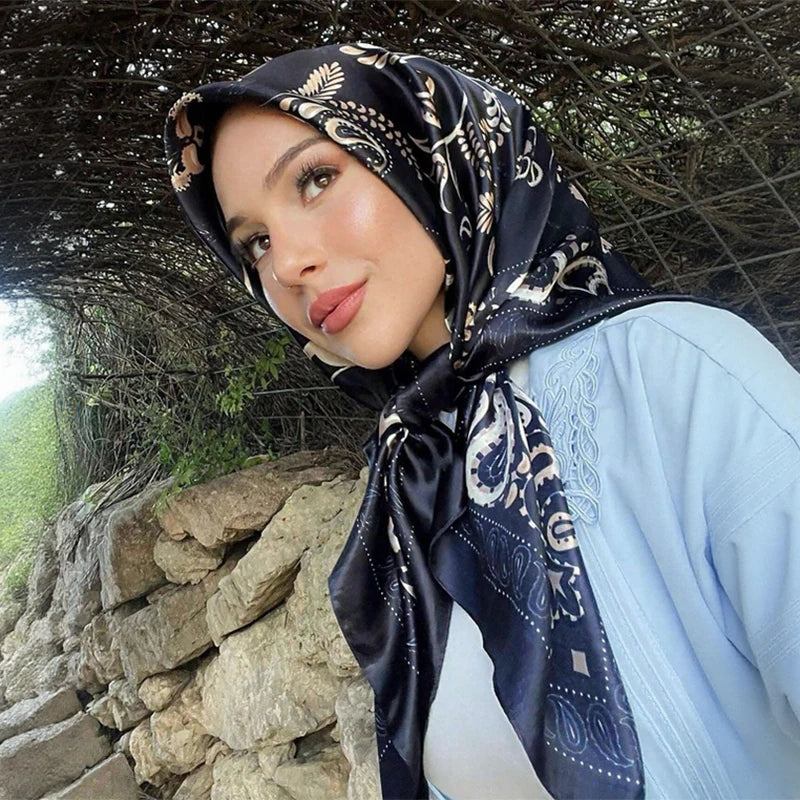 Foulard Carré Satin Graphique · Scarf — 90×90