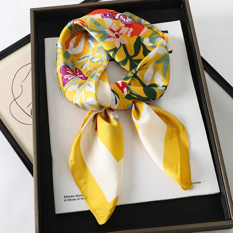 Foulard 70×70 — Imprimé Luxe Satiné